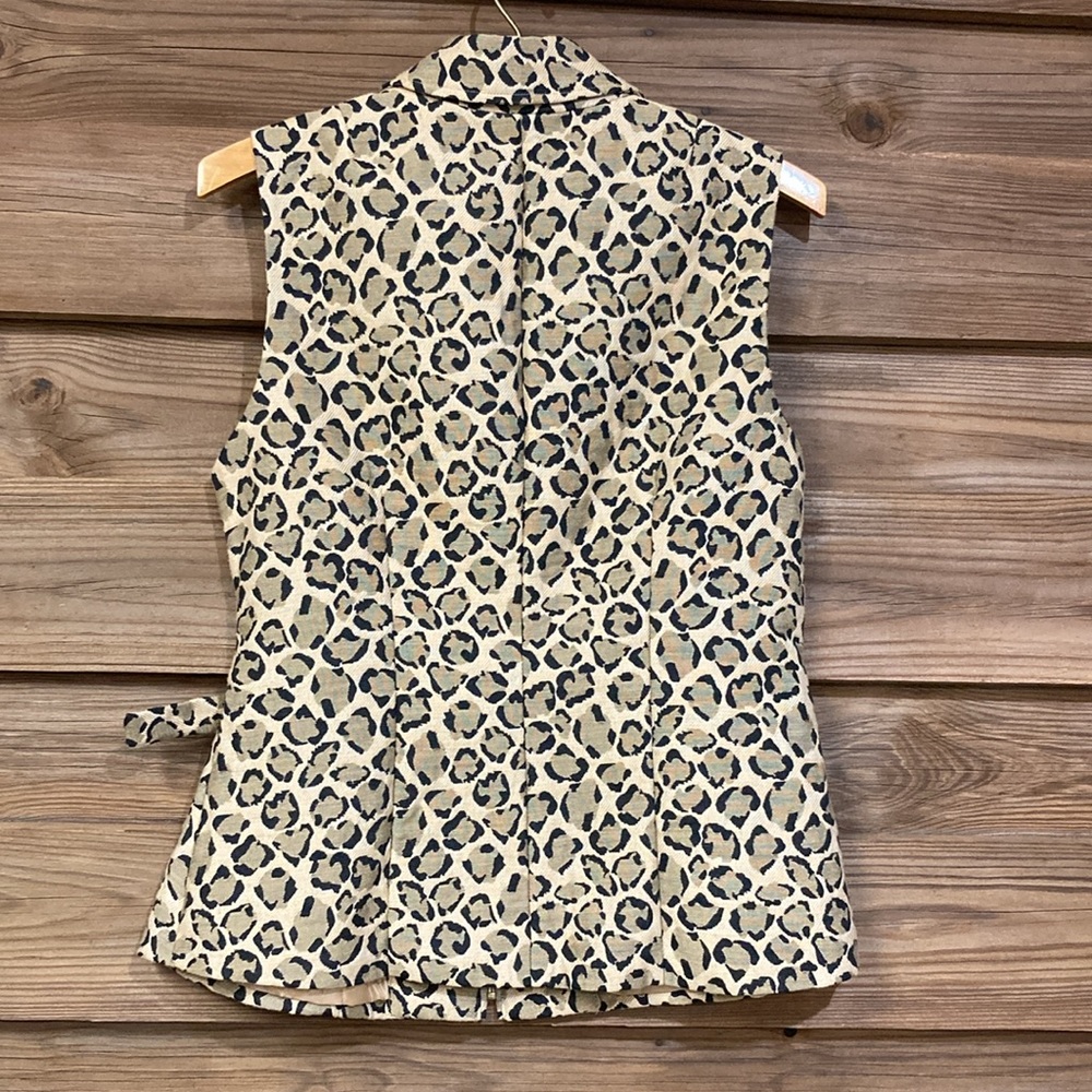 The Travel Collection Leopard Vest - Picture 5 of 7